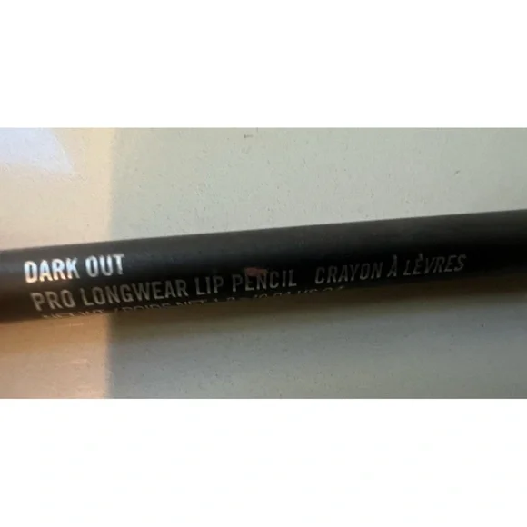 MAC Lip Liner in Dark Out - Picture 3 of 3